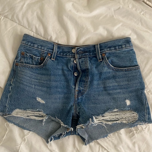 Levi’s 501 Shorts - Picture 2 of 4